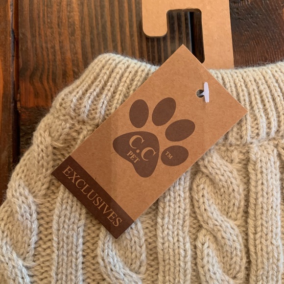 C.C Pet Cable Knit Sweater Size L (20-26 lbs) - Picture 3 of 10